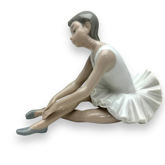 Lladro NAO Daisa Ballerina Stretching Visit Porcelain Figurine 8"