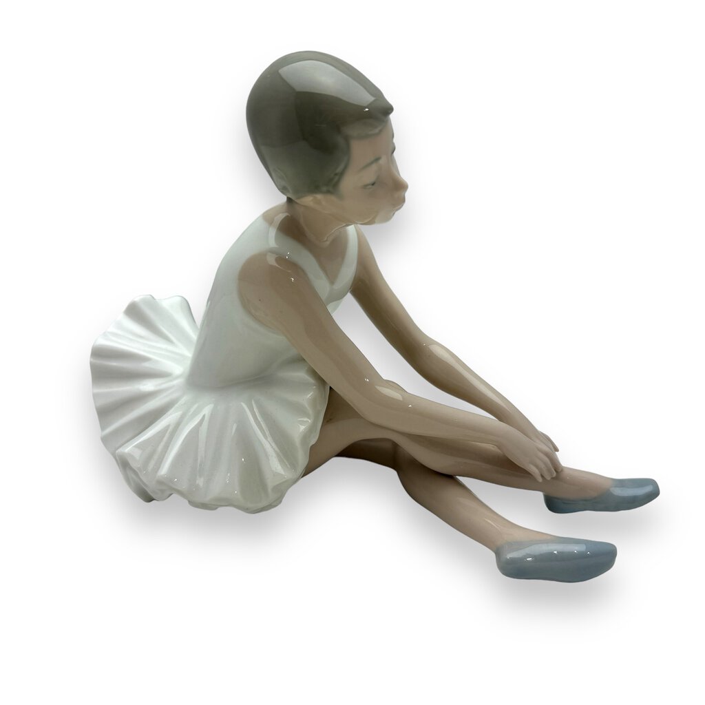 Lladro NAO Daisa Ballerina Stretching Visit Porcelain Figurine 8"