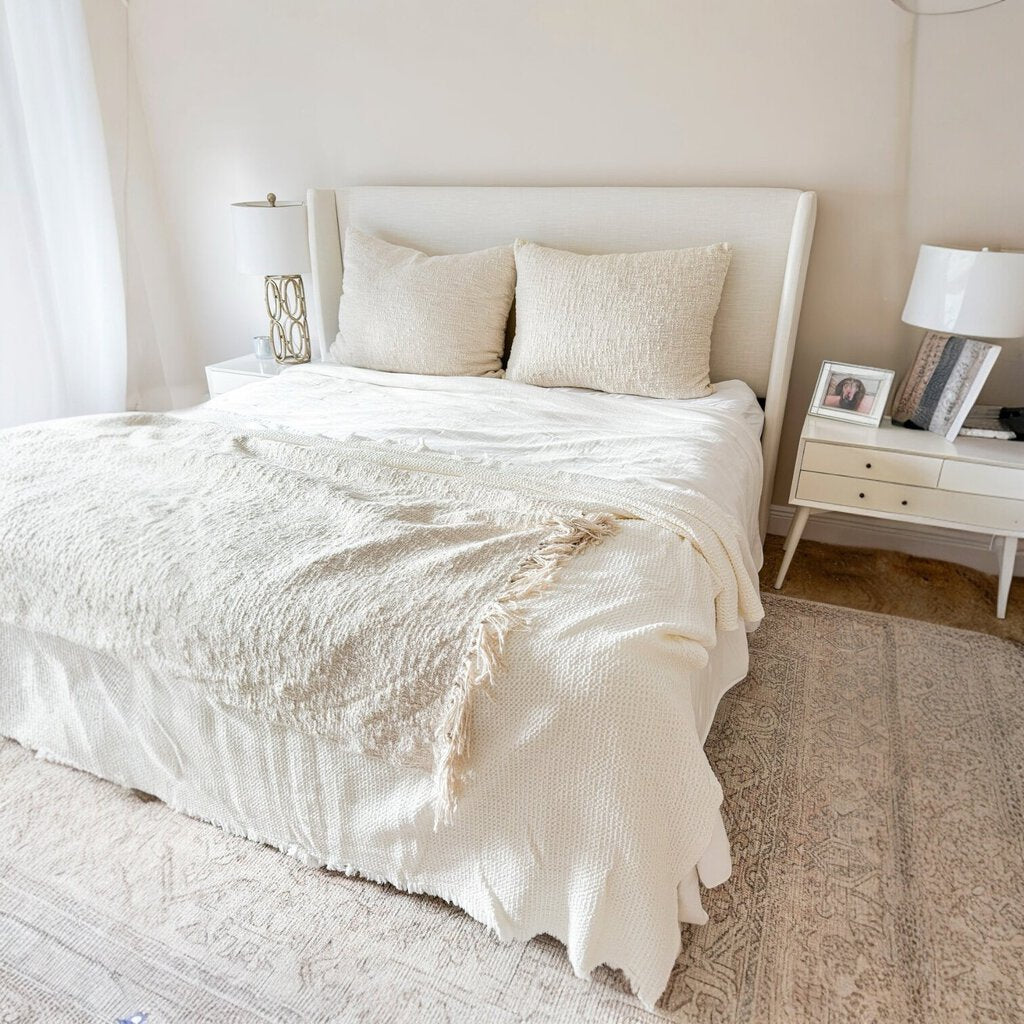 Cozy Cotton White Boucle Fringe Throw 50"x70"