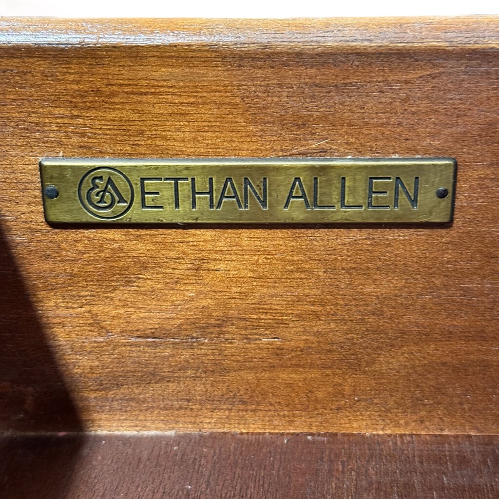 Ethan Allen Lucca Serpentine Nightstand Chest of Drawers w/ Crackle Black Lacquer Finish 34Lx17Wx34H