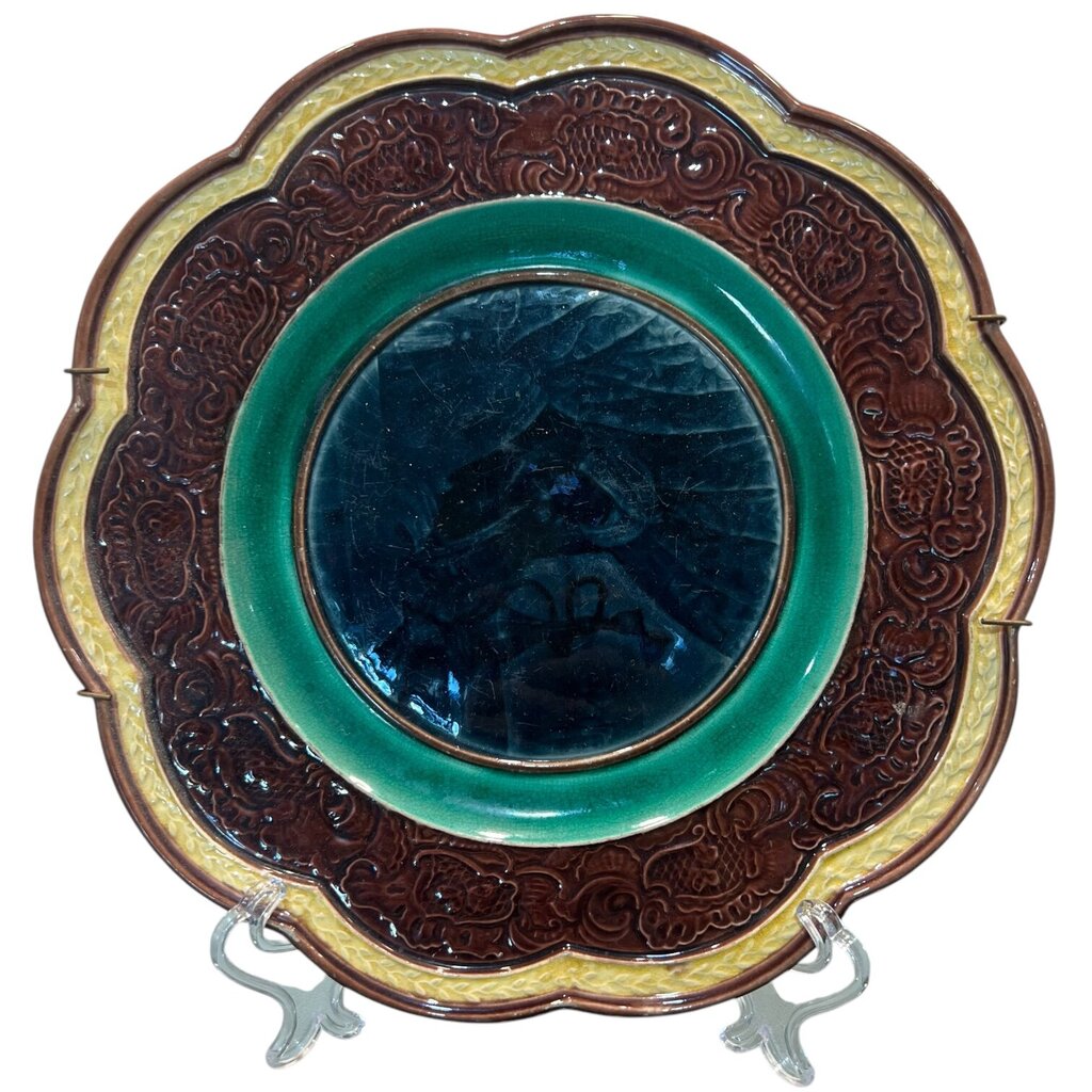 Antique Wedgwood Majolica Scenic Scalloped Plate 9D