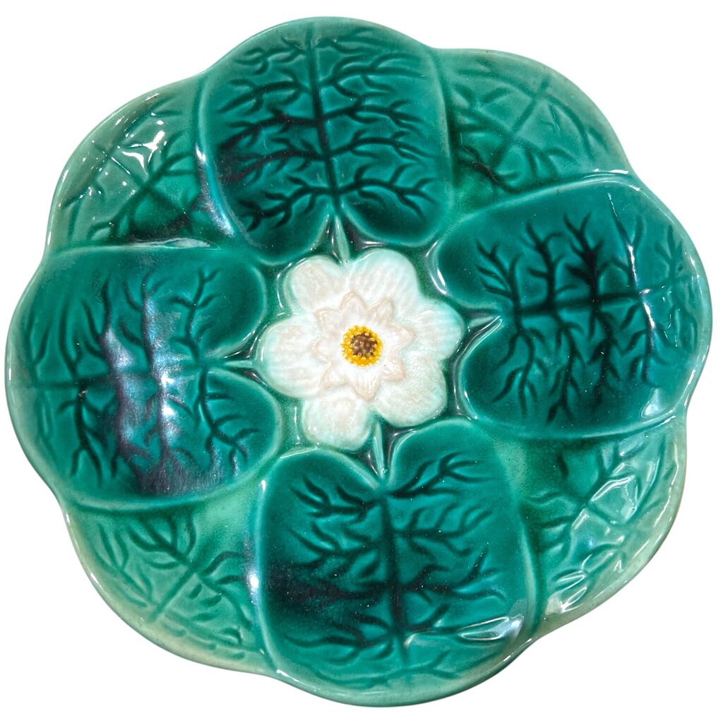 Antique Majolica Green Leaf w/ White Flower Plate 8.5"Dia