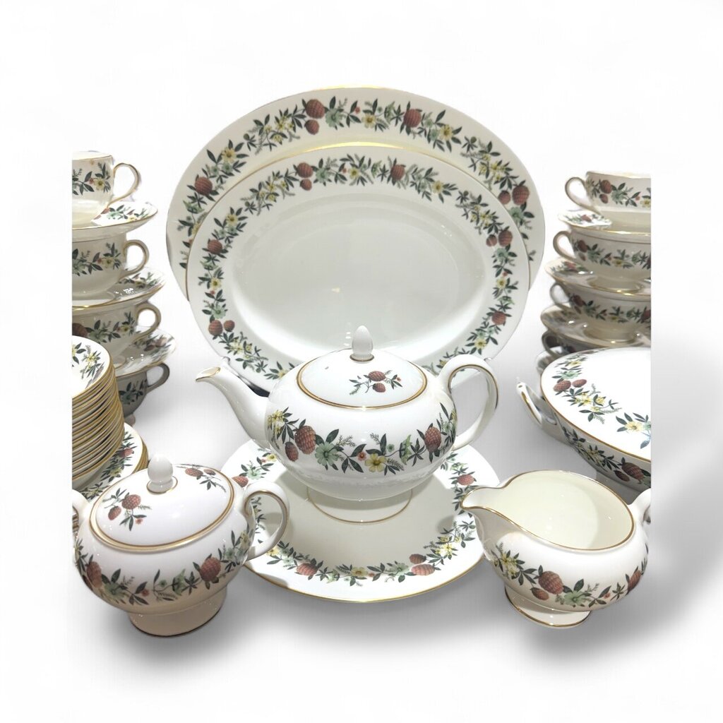 105pc Wedgewood Summer Garland Bone China Dinner Service for 12 & Serving Sets