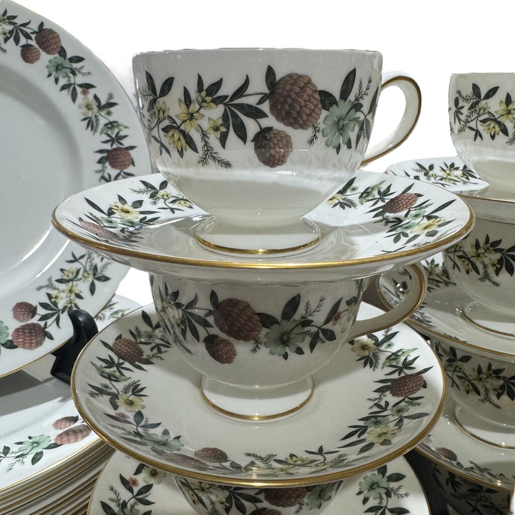 105pc Wedgewood Summer Garland Bone China Dinner Service for 12 & Serving Sets
