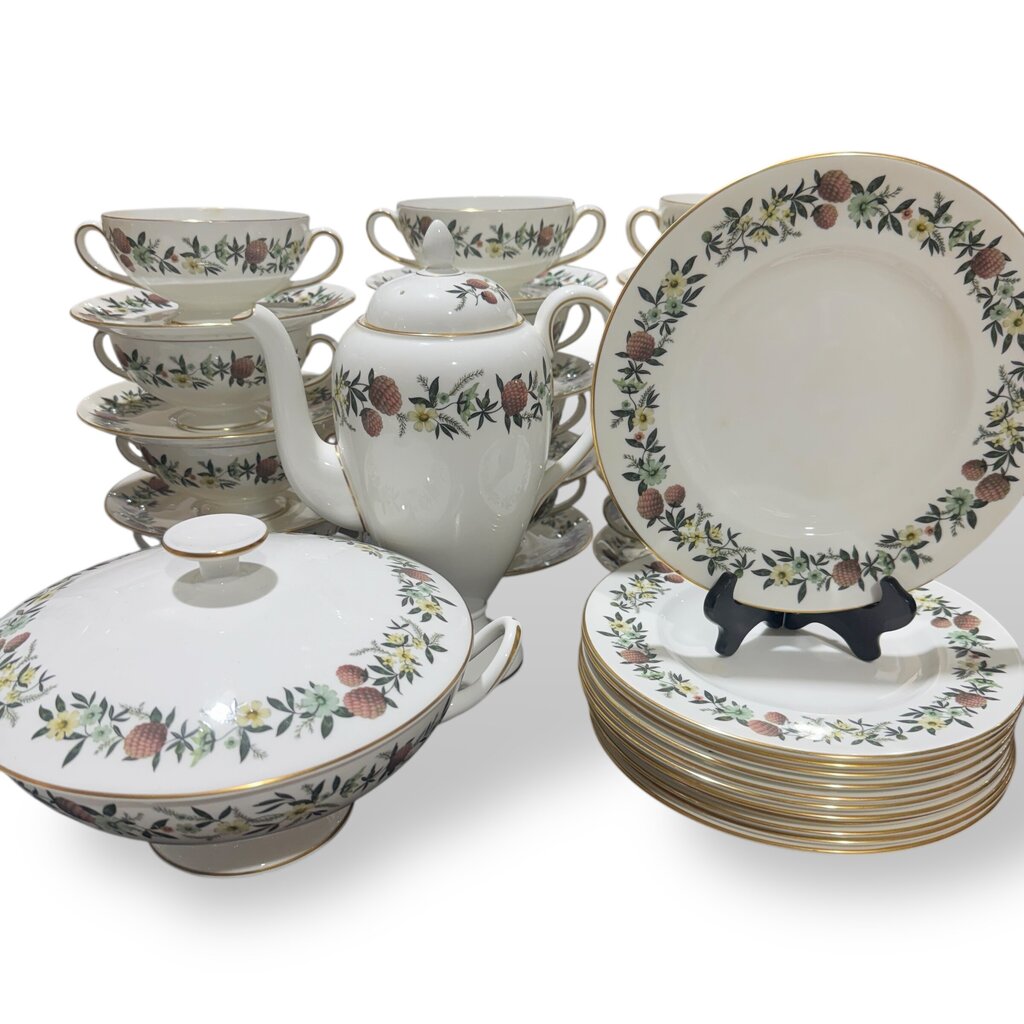 105pc Wedgewood Summer Garland Bone China Dinner Service for 12 & Serving Sets