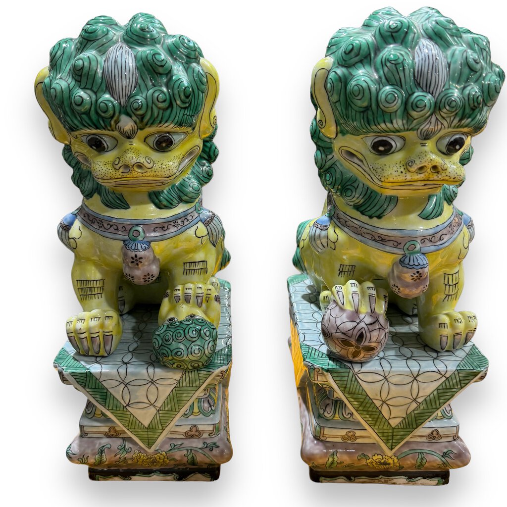 Vintage Pair of Chinese Porcelain Feng Shui Foo Dogs or Imperial Guardian Lions L5.5x7Wx13.5H