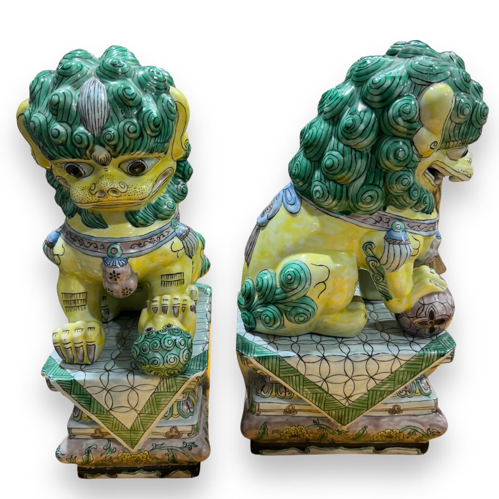 Vintage Pair of Chinese Porcelain Feng Shui Foo Dogs or Imperial Guardian Lions L5.5x7Wx13.5H