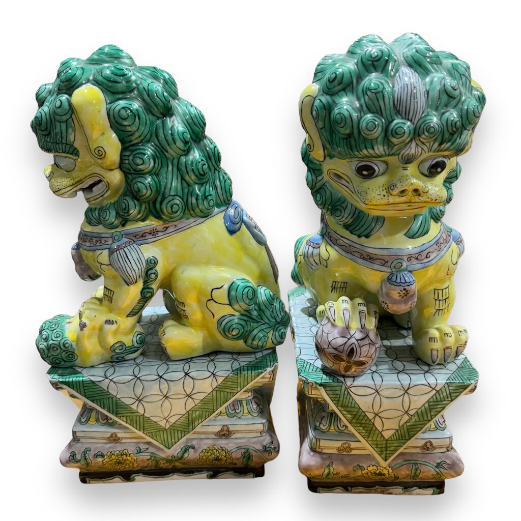 Vintage Pair of Chinese Porcelain Feng Shui Foo Dogs or Imperial Guardian Lions L5.5x7Wx13.5H