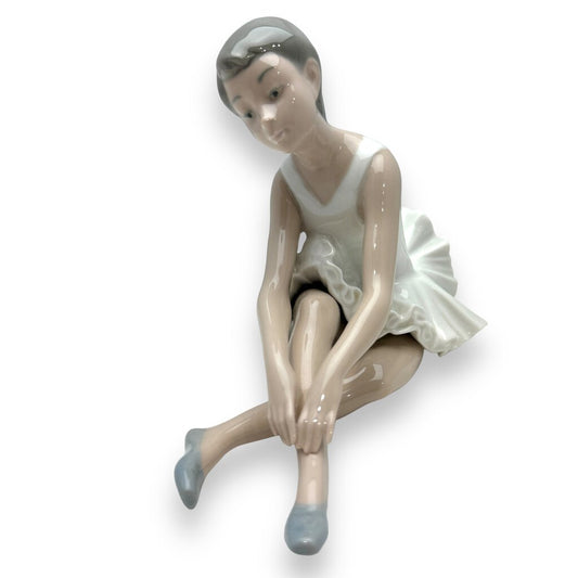 Lladro NAO Daisa Ballerina Stretching Visit Porcelain Figurine 8"