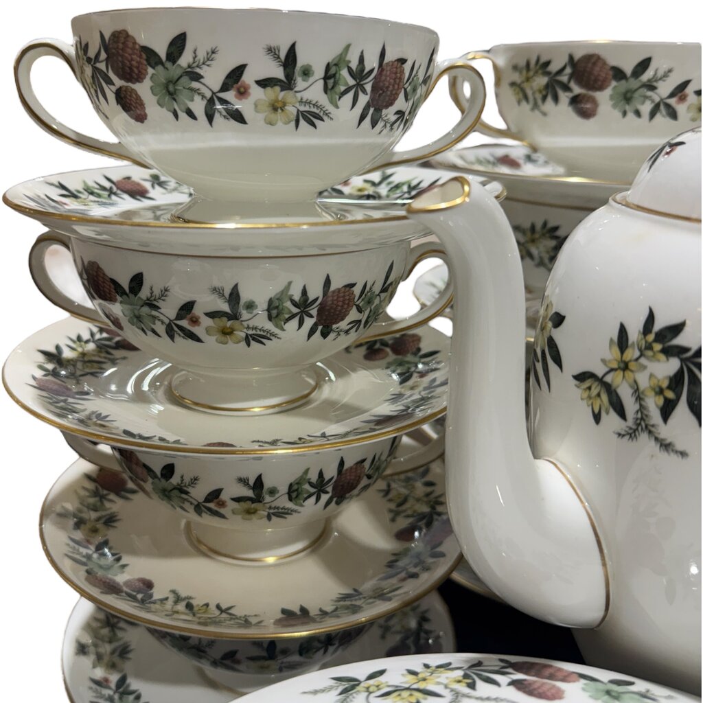 105pc Wedgewood Summer Garland Bone China Dinner Service for 12 & Serving Sets