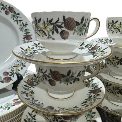 105pc Wedgewood Summer Garland Bone China Dinner Service for 12 & Serving Sets