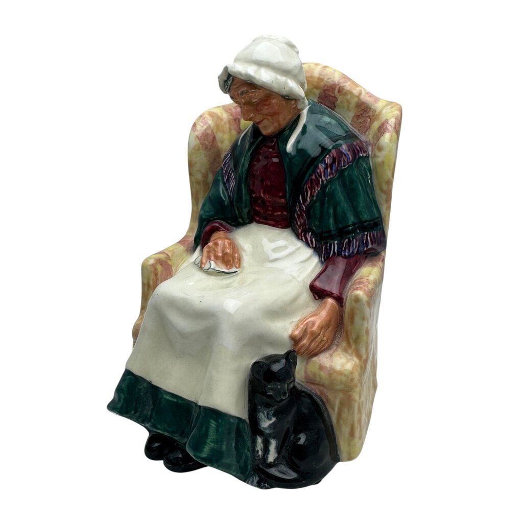 Royal Doulton "Forty Winks" Old Lady in Chair Figurine HN1974 RdNo 842483 Corp 1945