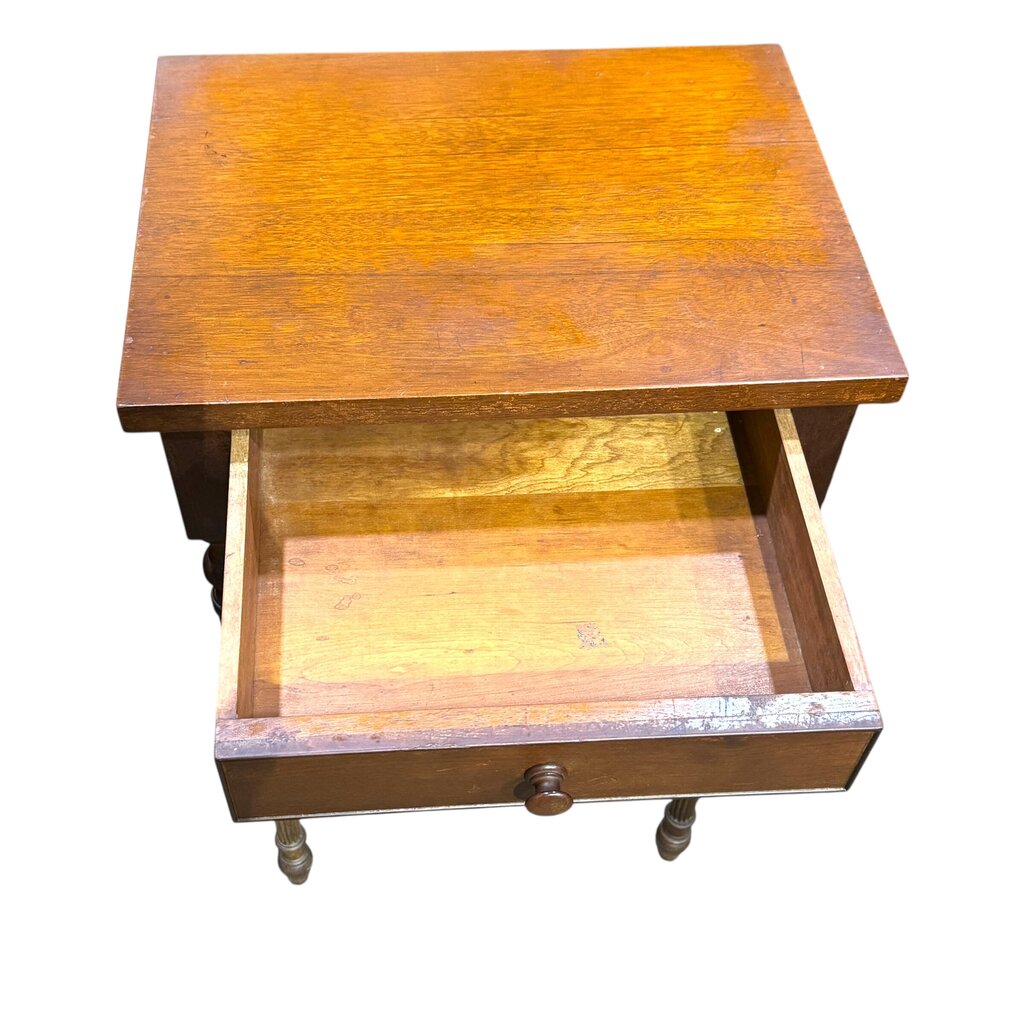 Pair of American Sheraton Solid Cherry Wood One-Drawer Nightstands / Sidetables 18Lx14Wx29H