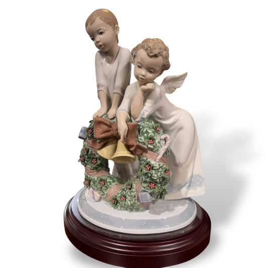 "A Heavenly Christmas" Hand-painted Porcelain Figurine by: Lladro #1863 9Lx8Wx12H Included Wood Base & Box