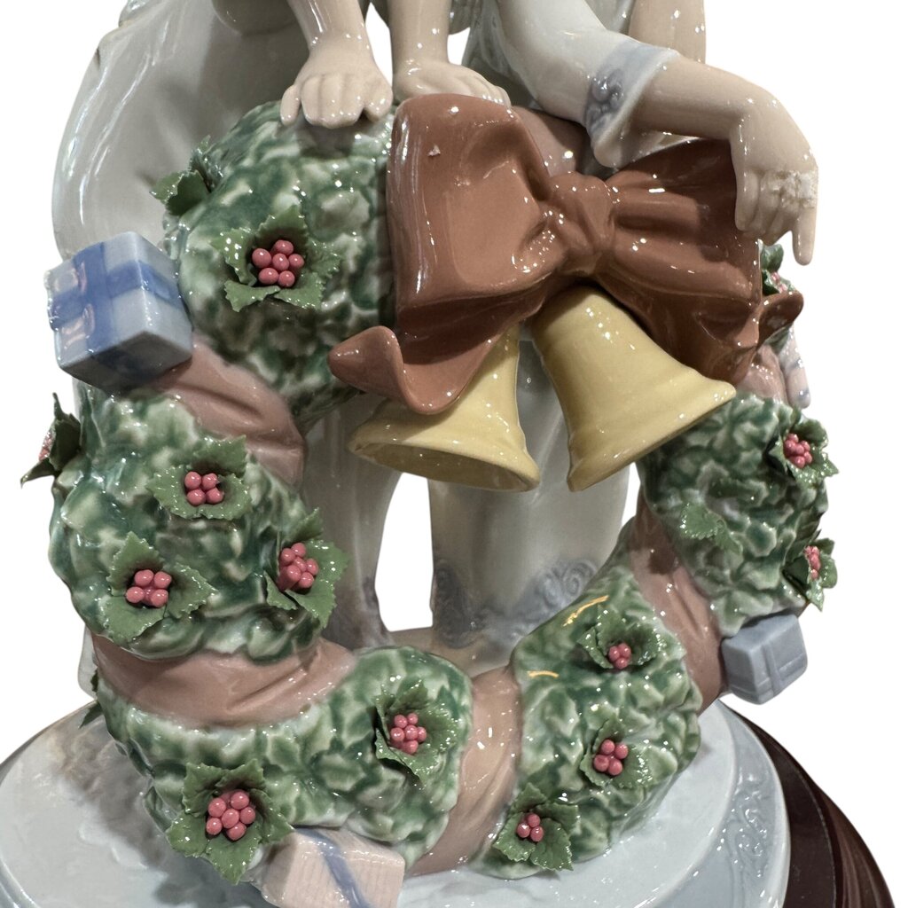 "A Heavenly Christmas" Hand-painted Porcelain Figurine by: Lladro #1863 9Lx8Wx12H Included Wood Base & Box