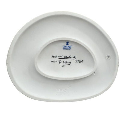 "A Heavenly Christmas" Hand-painted Porcelain Figurine by: Lladro #1863 9Lx8Wx12H Included Wood Base & Box