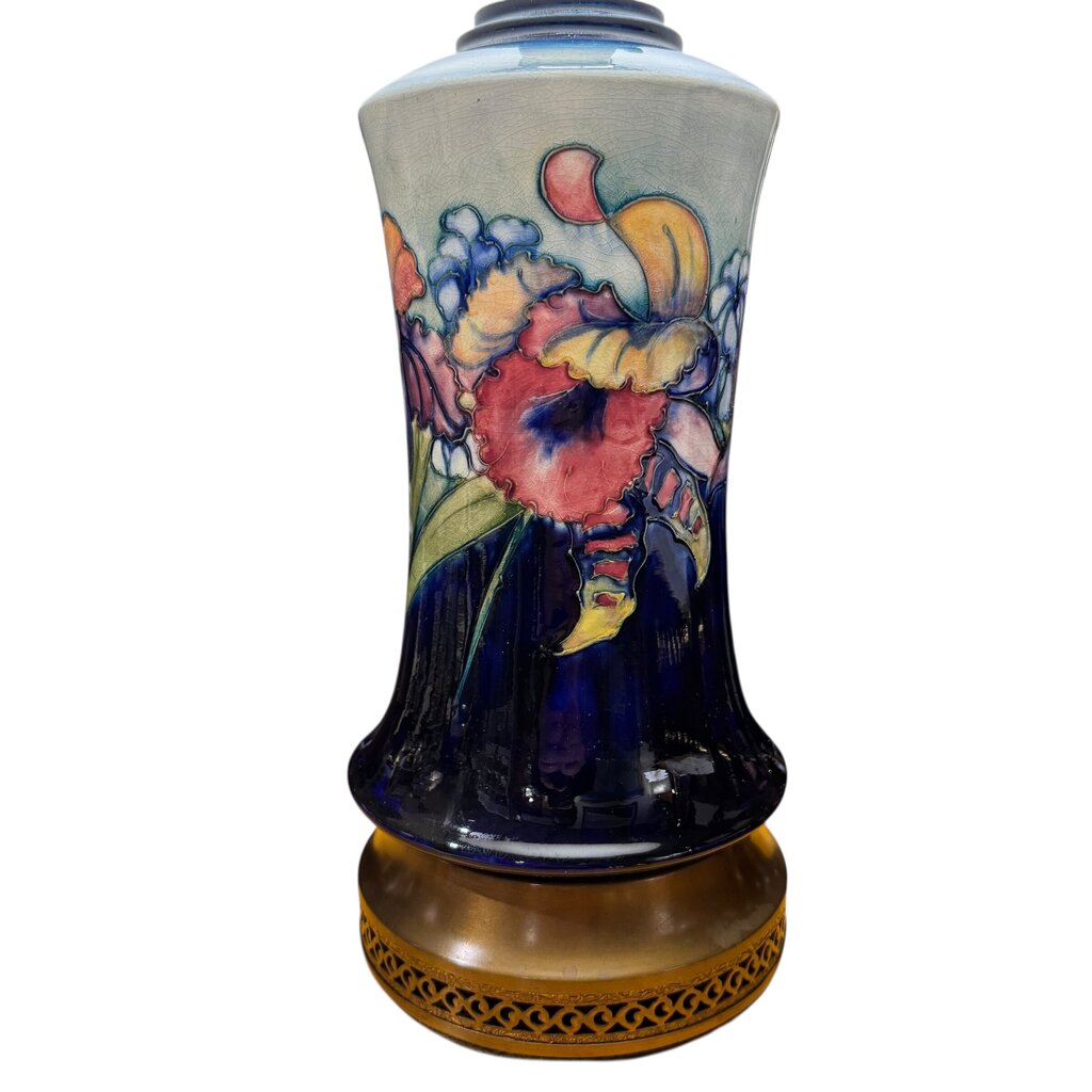 Vintage Moorcroft Pottery England Exquisite Bearded Iris Pattern Table Lamp 16Wx16Wx26H