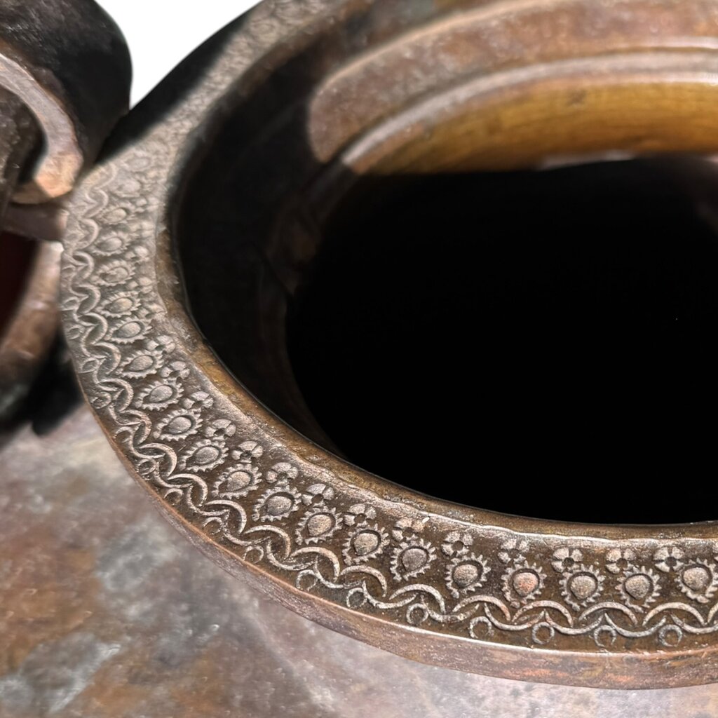 Antique Indonesian Bronze Ceremonial Pot 16Lx16Wx18H 18lbs